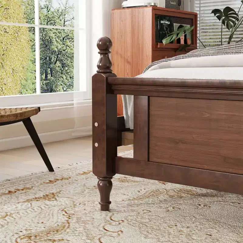 Lit en bois Queen Pine avec tête de lit rembourrée et pied de lit à panneaux