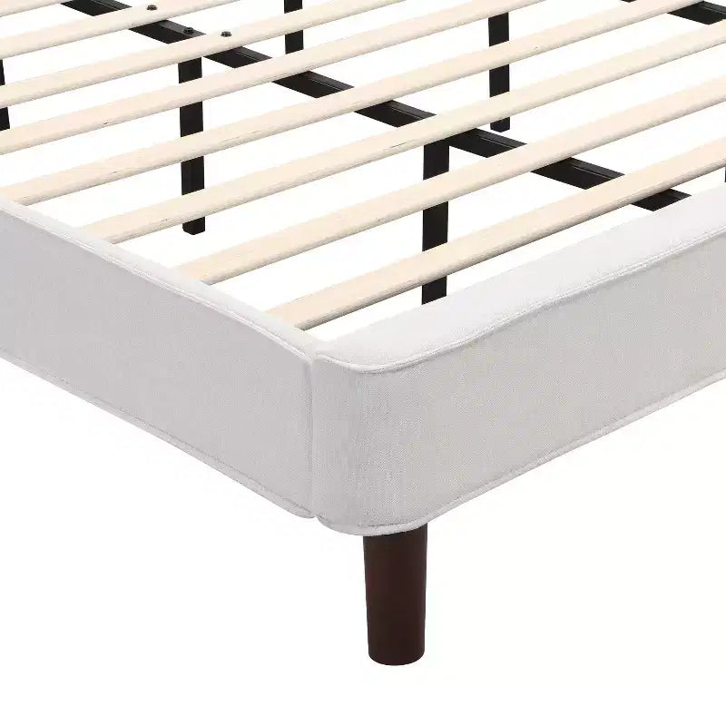 Lit plateforme tapissé avec tête de lit à oreilles
