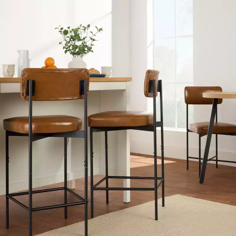 Lot de deux tabourets de bar en similicuir