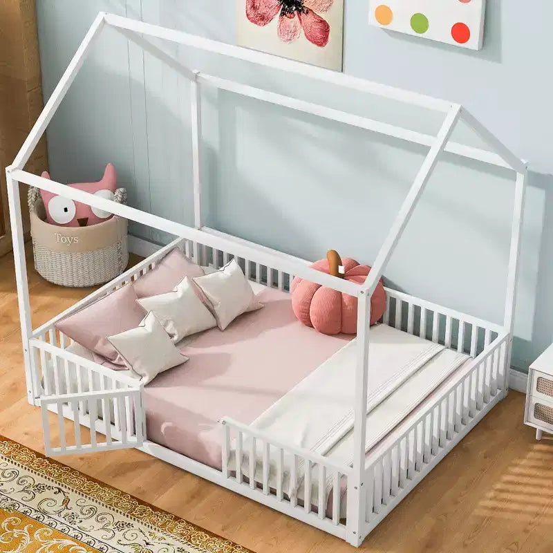 Lit plateforme, cadre de lit en métal en forme de maison avec clôture et porte