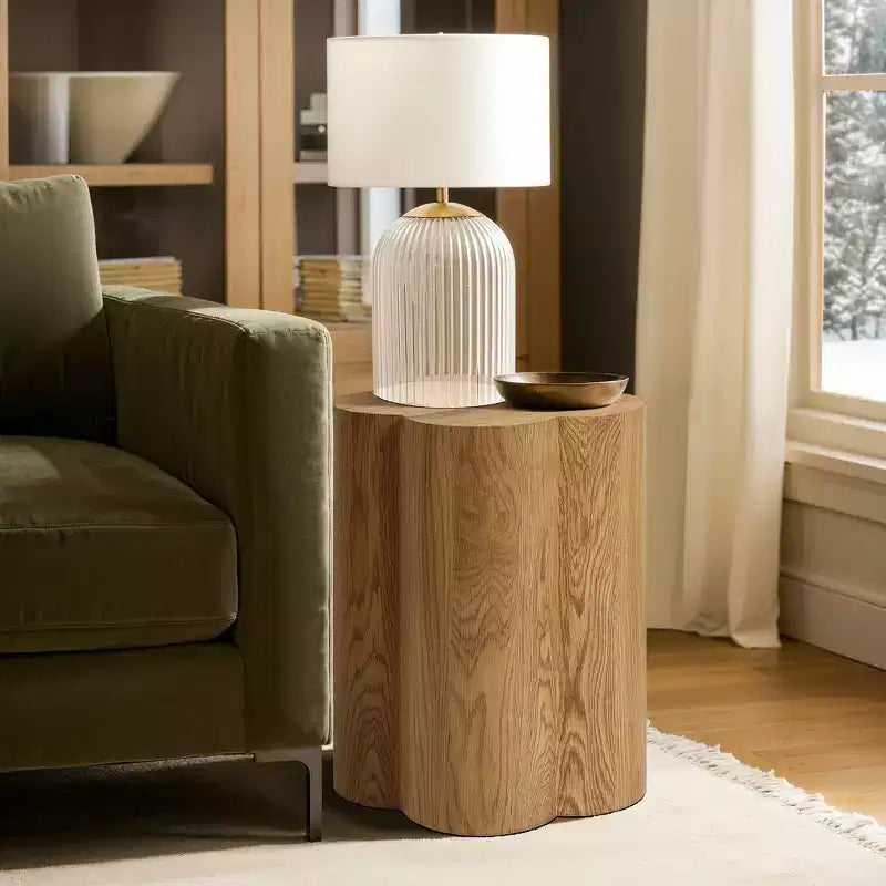 Table d'appoint et de bout ronde haute en bois manufacturé au grain de bois