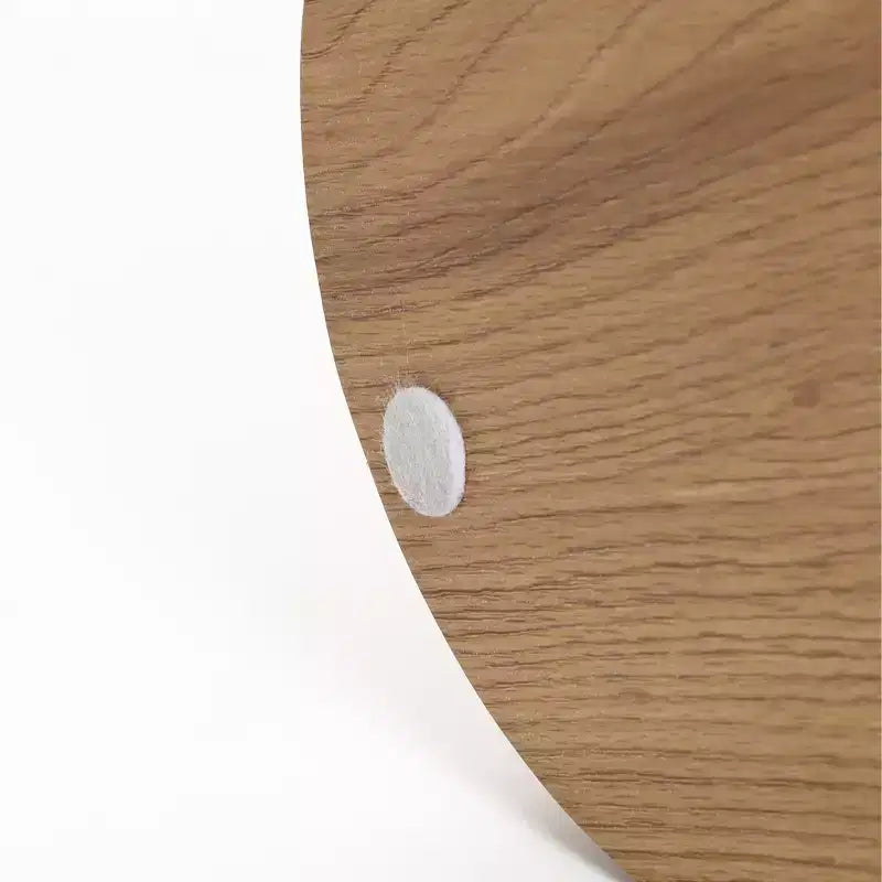 Table d'appoint et de bout ronde haute en bois manufacturé au grain de bois