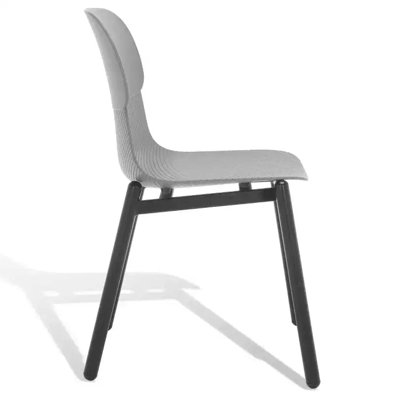 Chaise de salle à manger en plastique moulé