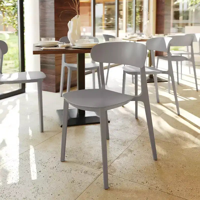 Chaise de patio empilable intérieur-extérieur avec dossier incurvé