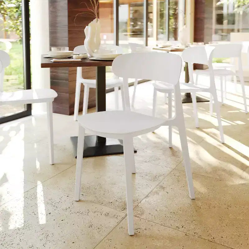 Chaise de patio empilable intérieur-extérieur avec dossier incurvé